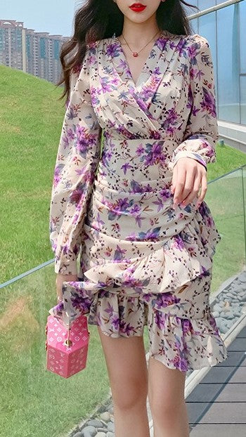 Découvrez l'élégance intemporelle avec cette robe midi en maille, femme qui ose l'élégance.