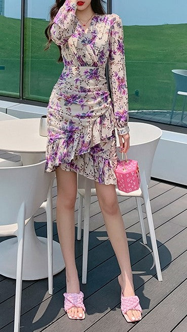 Découvrez l'élégance intemporelle avec cette robe midi en maille, femme qui ose l'élégance.