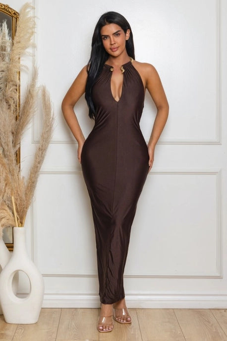 ROBE MAXI ÉLÉGANCE À COL AMÉRICAIN