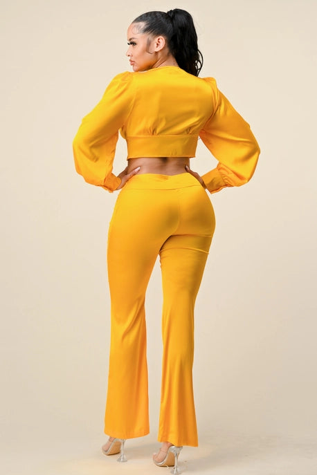 aut et pantalon à manches bouffantes