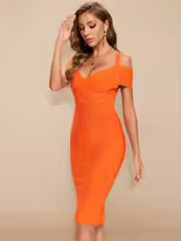 Découvrez l'élégance intemporelle de cette robe longue en spandex, conçue pour sublimer votre silhouette