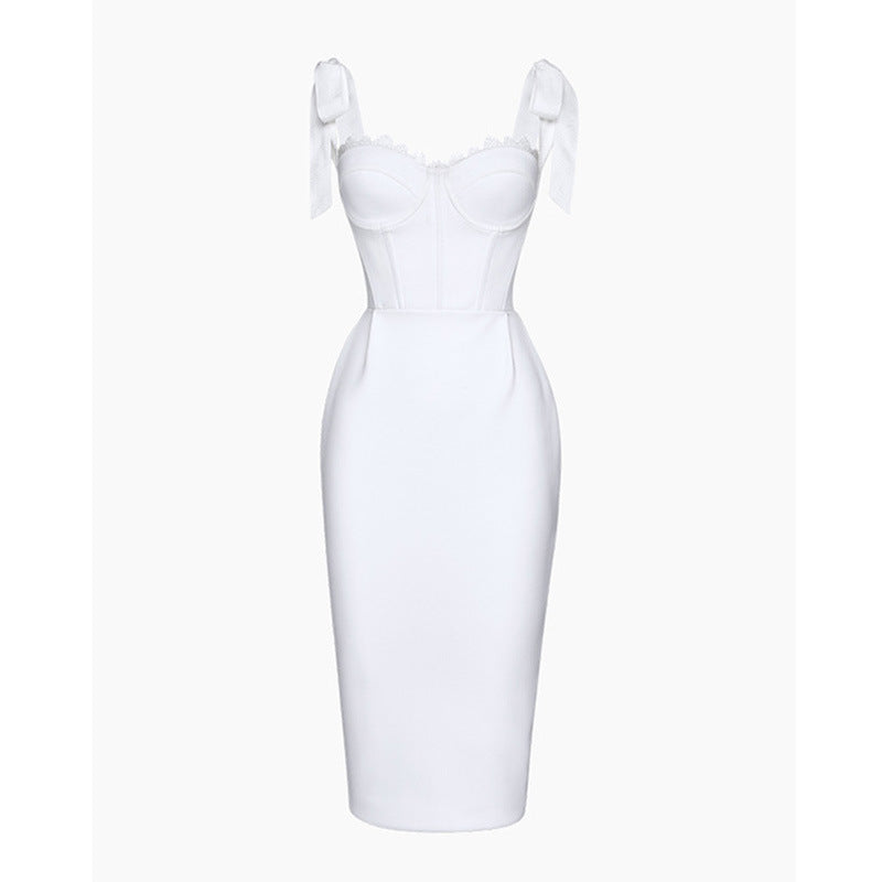 Découvrez cette robe de pansement élégante, parfaite pour vos soirées spéciales.