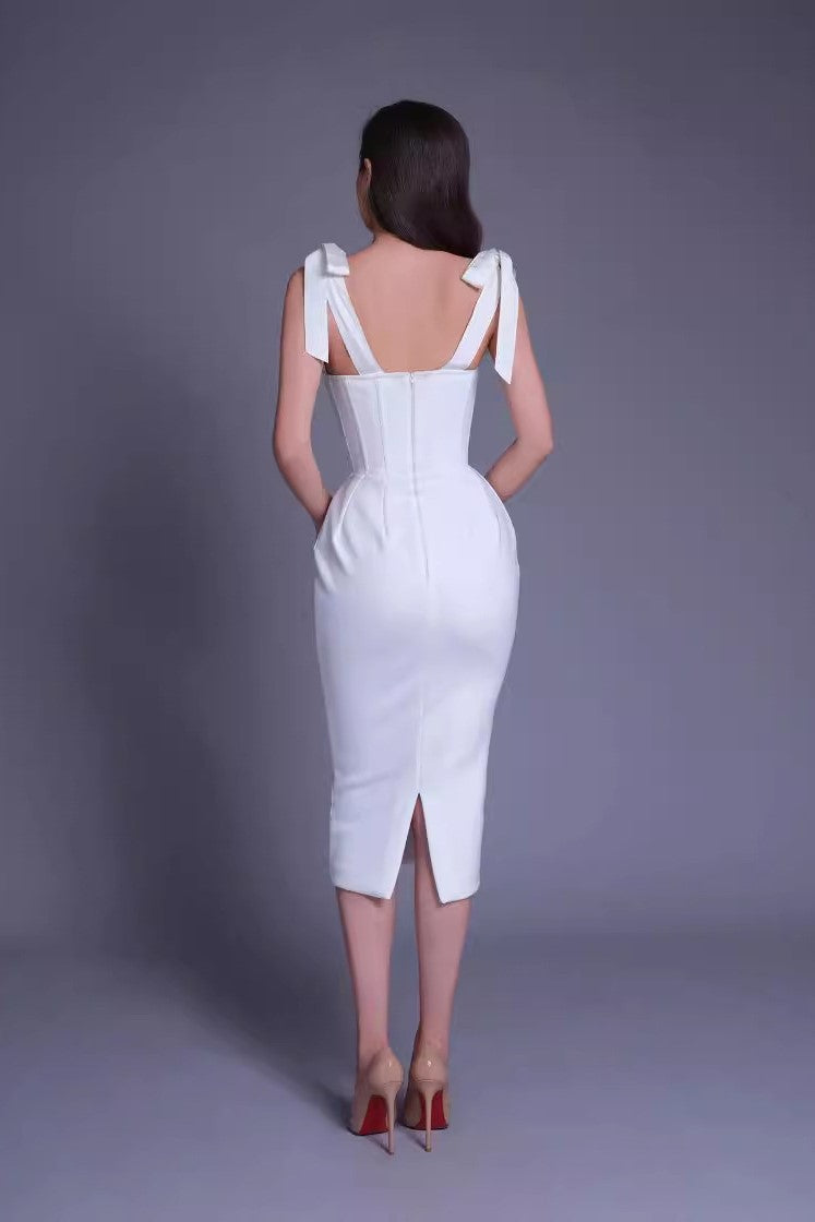 Découvrez cette robe de pansement élégante, parfaite pour vos soirées spéciales.