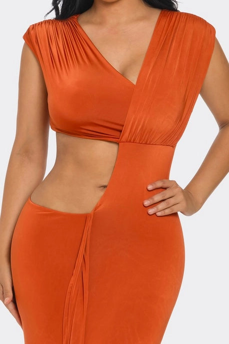 ROBE LONGUE DÉCOUPÉE À LA TAILLE