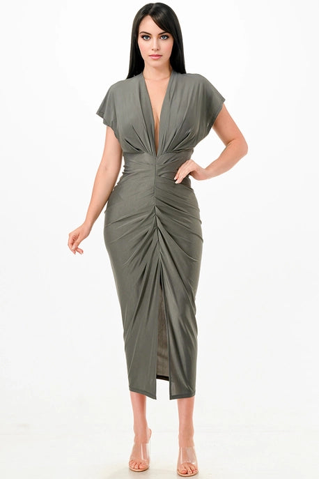 Robe midi plissée à col en V profond uni