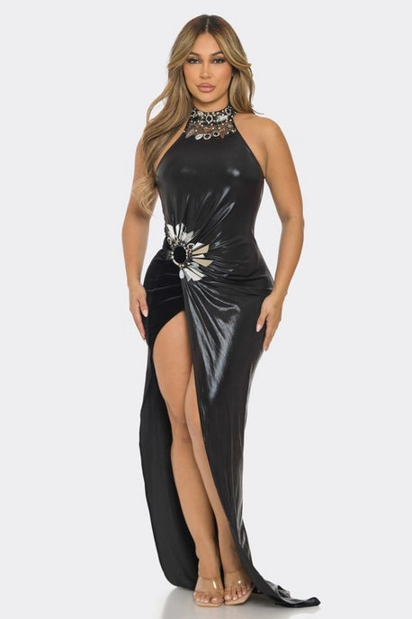 Robe maxi à col ras du cou métallique brillant avec strass