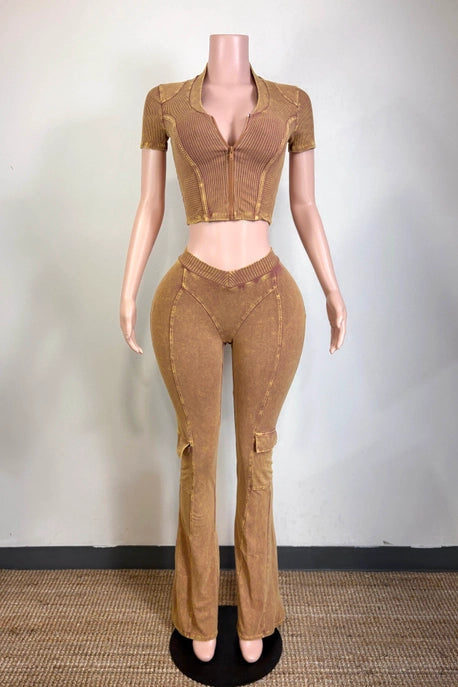 ENSEMBLE PANTALON AVEC POCHES LATÉRALES ET FERMETURE ÉCLAIR, LAVAGE MINÉRAL