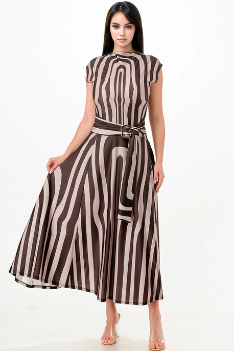Robe midi à rayures avec ceinture et manches courtes