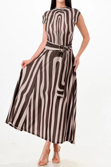 Robe midi à rayures avec ceinture et manches courtes