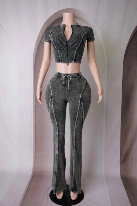 ENSEMBLE VESTE À DOUBLE FERMETURE ÉCLAIR ET PANTALON ÉVASÉ EN LAVAGE MINÉRAL