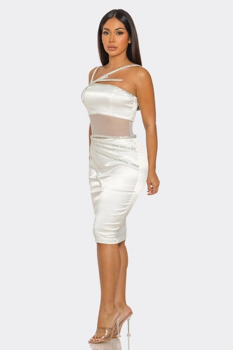 Robe Midi à Encolure Asymétrique
