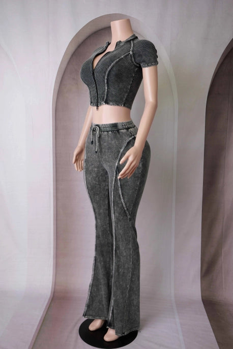 ENSEMBLE VESTE À DOUBLE FERMETURE ÉCLAIR ET PANTALON ÉVASÉ EN LAVAGE MINÉRAL