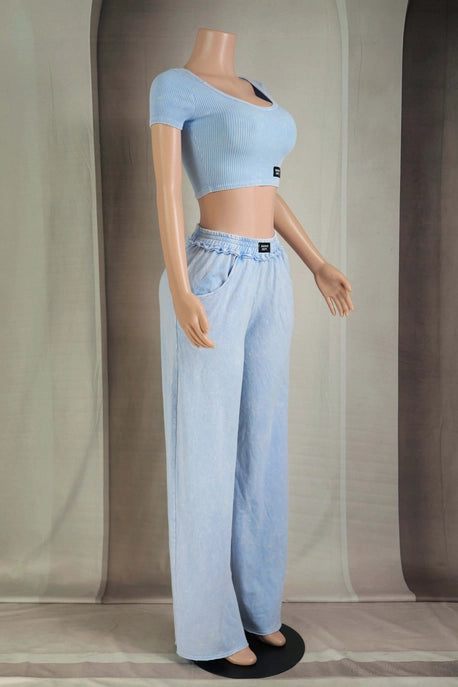 ENSEMBLE HAUT COURT DÉTAIL ÉTIQUETTE LAVAGE MINÉRAL & PANTALON LARGE