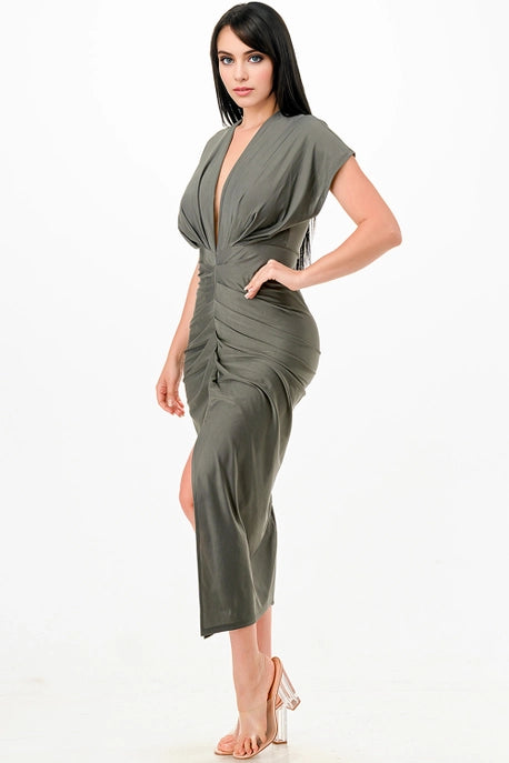 Robe midi plissée à col en V profond uni