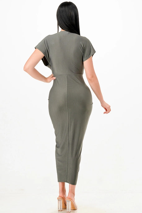 Robe midi plissée à col en V profond uni