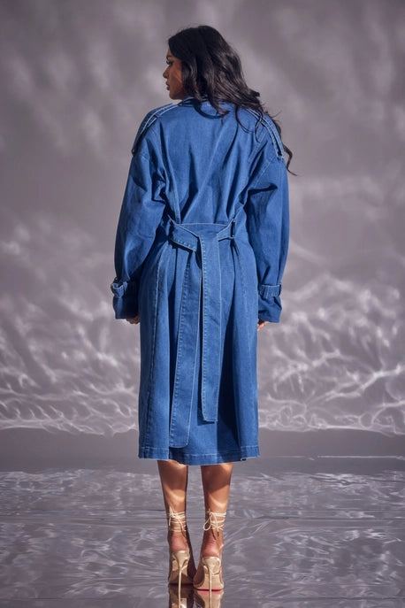 Trench-coat en jean avec fausse fourrure