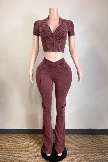 ENSEMBLE PANTALON AVEC POCHES LATÉRALES ET FERMETURE ÉCLAIR, LAVAGE MINÉRAL