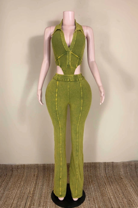 ENSEMBLE BODY À COL LAVÉ MINÉRAL ET PANTALON ÉVASÉ