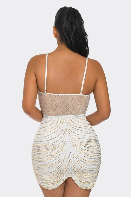 Robe moulante en résille avec strass