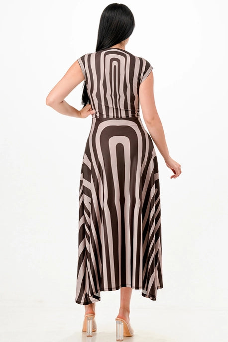Robe midi à rayures avec ceinture et manches courtes