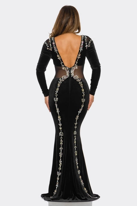 Robe à dos nu profond ornée de strass