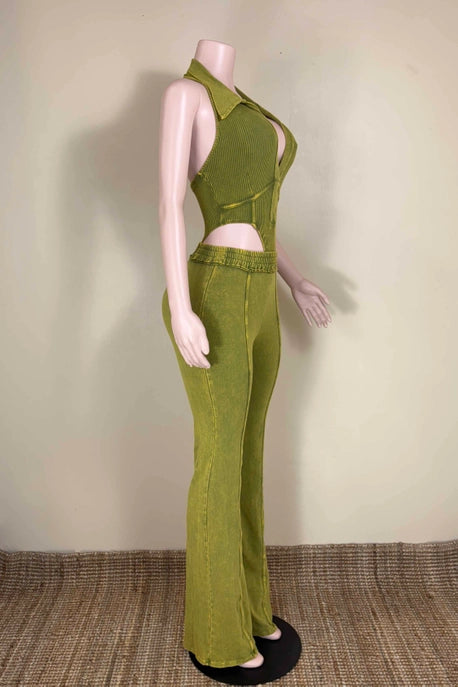 ENSEMBLE BODY À COL LAVÉ MINÉRAL ET PANTALON ÉVASÉ
