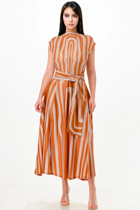 Robe midi à rayures avec ceinture et manches courtes