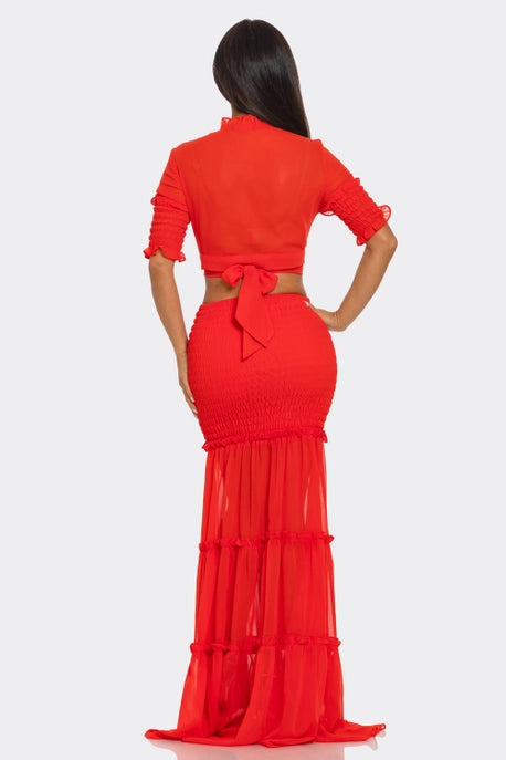 HAUT À MANCHES COURTES & ROBE FLORALE À COL EN V