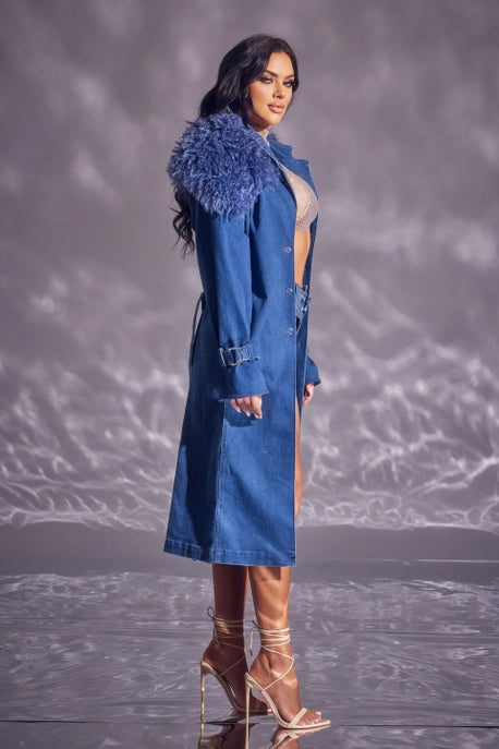 Trench-coat en jean avec fausse fourrure