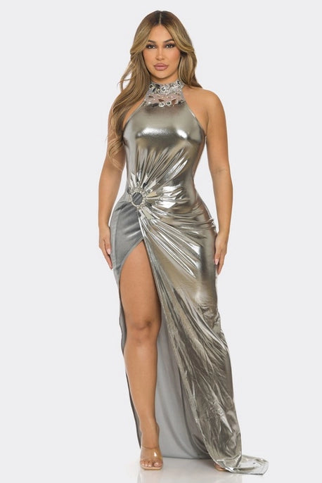 Robe maxi à col ras du cou métallique brillant avec strass