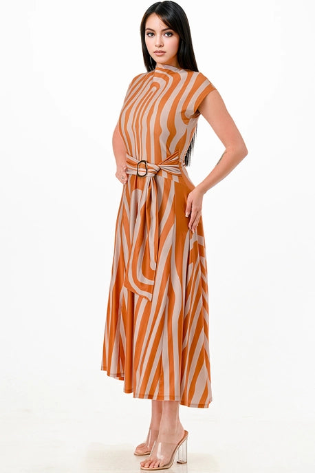 Robe midi à rayures avec ceinture et manches courtes