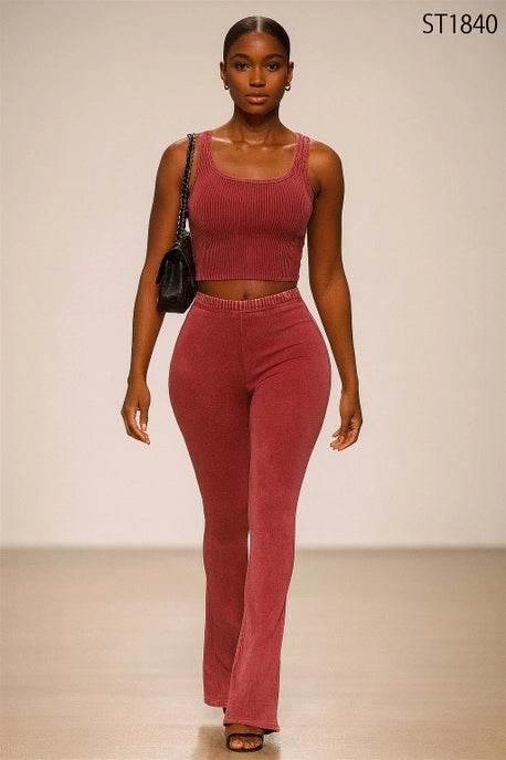 ENSEMBLE DÉBARDEUR COURT DÉLAVÉ MINÉRAL ET PANTALON ÉVASÉ AJUSTÉ