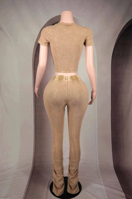 ENSEMBLE HAUT ET PANTALON AVEC OURLET ASYMÉTRIQUE ET FRONCÉ, LAVAGE MINÉRAL