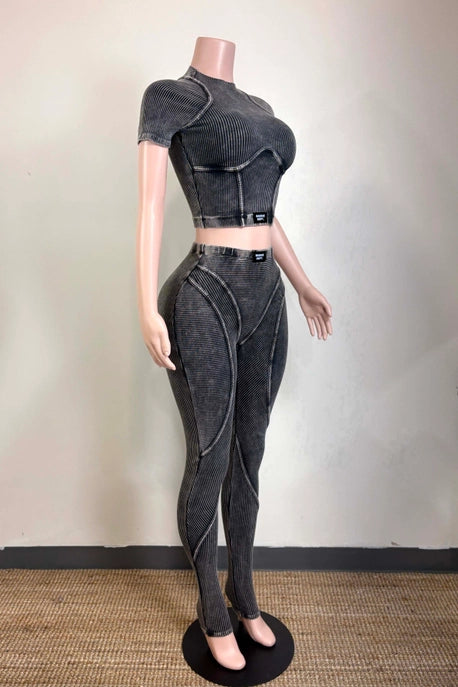 ENSEMBLE HAUT ET LEGGING ÉTIQUETTE SATIN NOIR DÉLAVÉ MINÉRAL