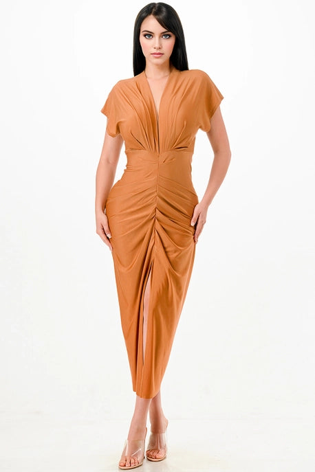 Robe midi plissée à col en V profond uni