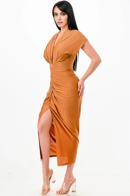 Robe midi plissée à col en V profond uni