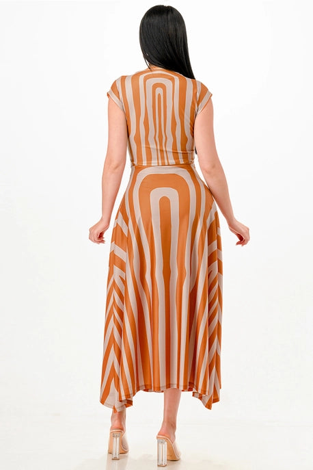 Robe midi à rayures avec ceinture et manches courtes