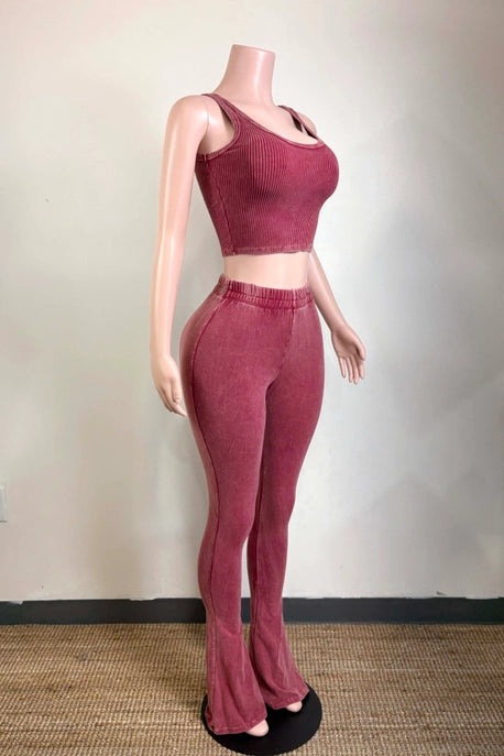 ENSEMBLE DÉBARDEUR COURT DÉLAVÉ MINÉRAL ET PANTALON ÉVASÉ AJUSTÉ