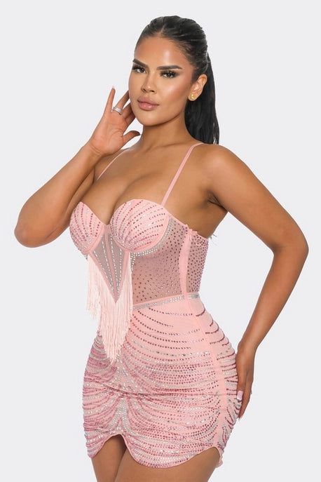 Robe moulante en résille avec strass