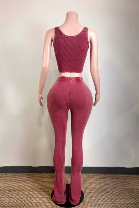 ENSEMBLE DÉBARDEUR COURT DÉLAVÉ MINÉRAL ET PANTALON ÉVASÉ AJUSTÉ