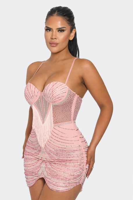 Robe moulante en résille avec strass